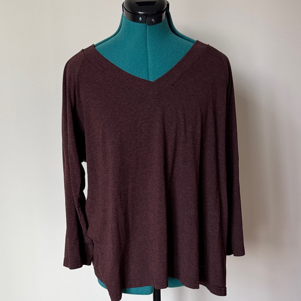 Cut Loose | Long Sleeve V-neck Tee in Burgundy | Size L